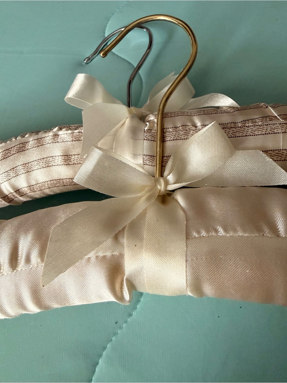 Vintage Padded Satin Hangers Set of 2 Beige OSB - Picture 2 of 4